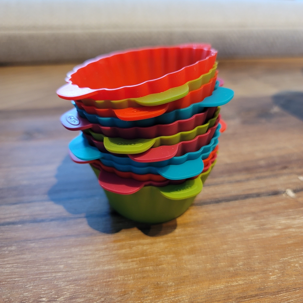 Oxo Red and Green Bakeware Set